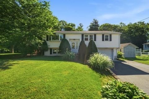 Photo of 115 Arrowhead Dr, Bridgewater, MA 02324 (MLS # 73534972)