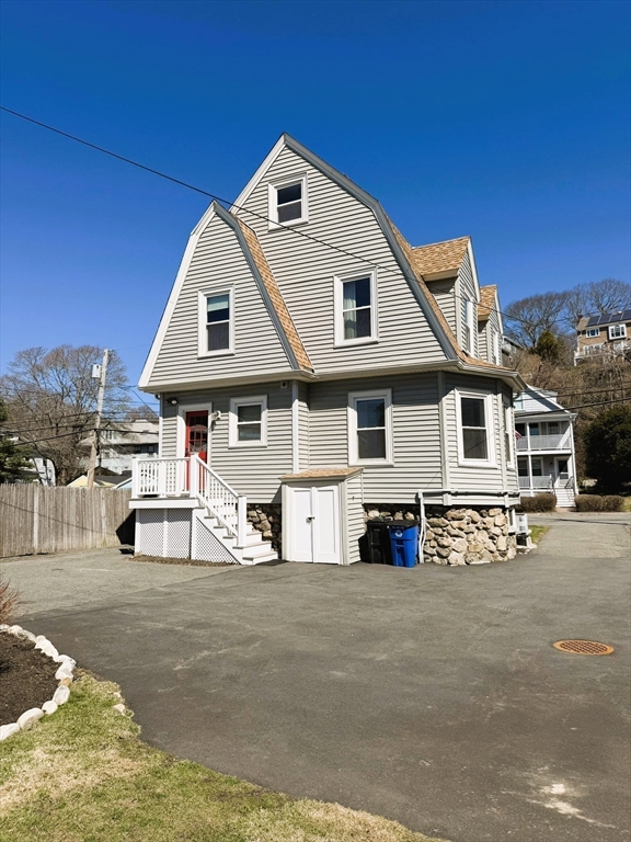 481 Humphrey St