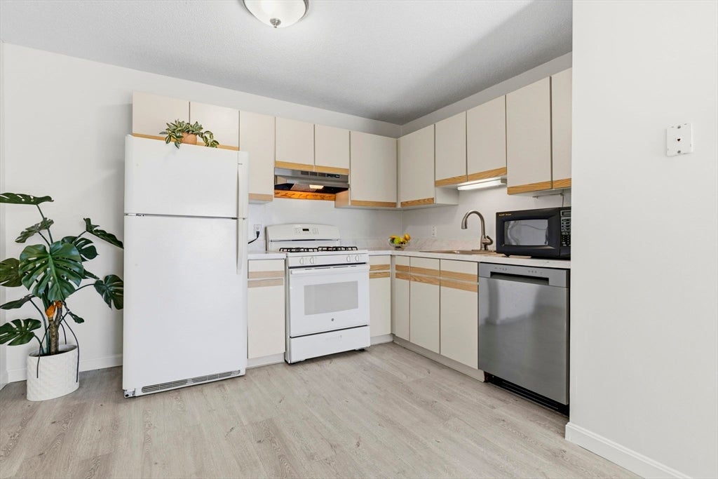 24 Kenmar Drive #239, Billerica, MA, 24 Kenmar Drive #239, Billerica, MA Photo #5