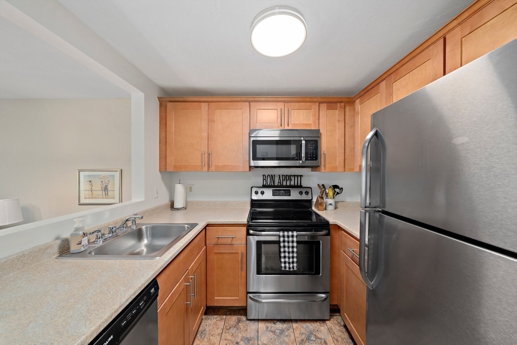 28 Westcliff Dr 28