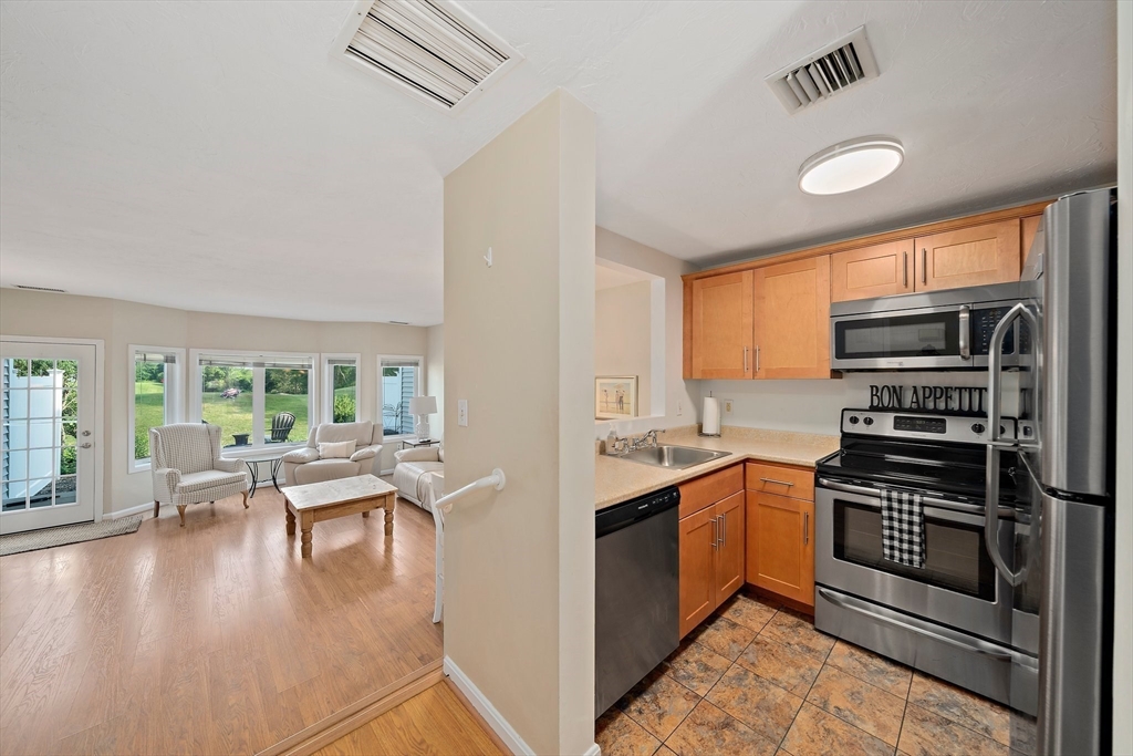 28 Westcliff Dr 28