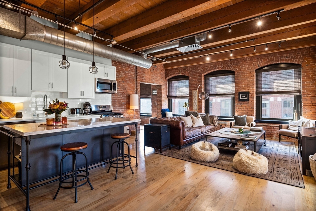 21 Wormwood St 412