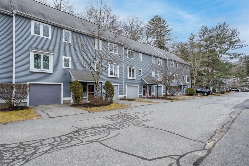8 Country Hill Ln 8