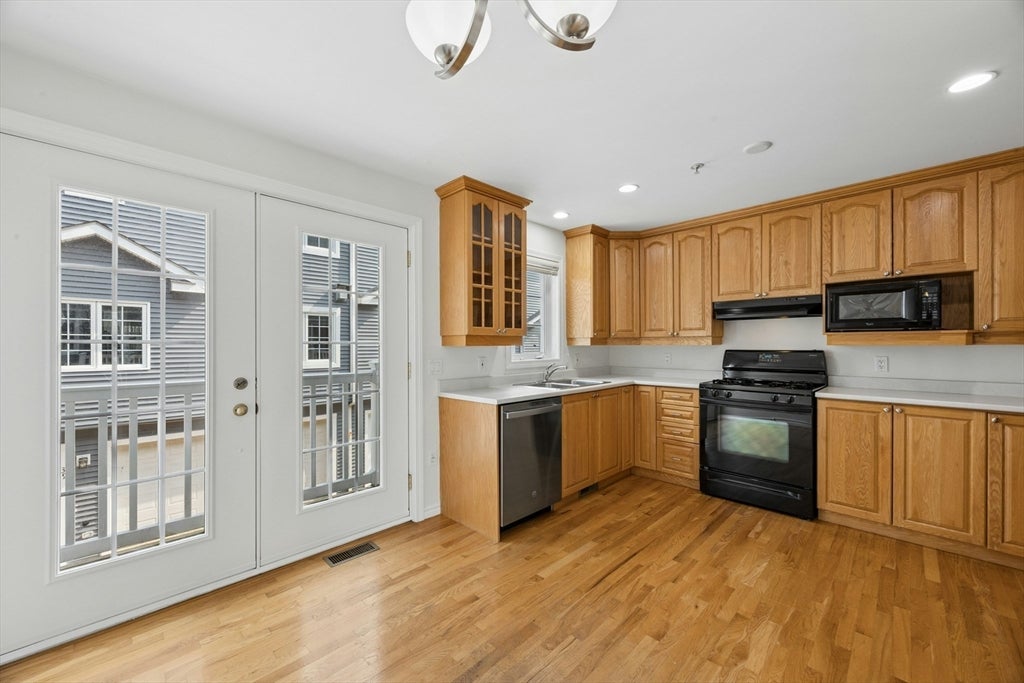 40 Myrtle Street #3, Waltham, MA Photo #9