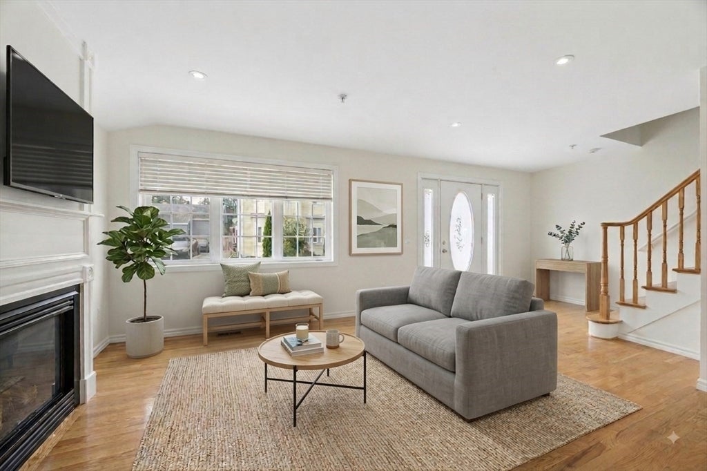 40 Myrtle Street #3, Waltham, MA Photo #2