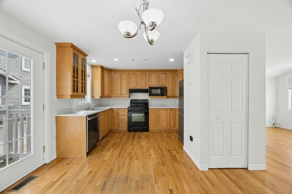 40 Myrtle Street #3, Waltham, MA Photo #7