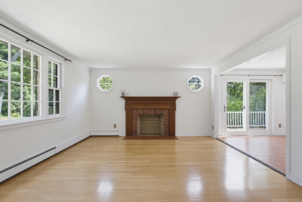 37 Woodbury Rd
