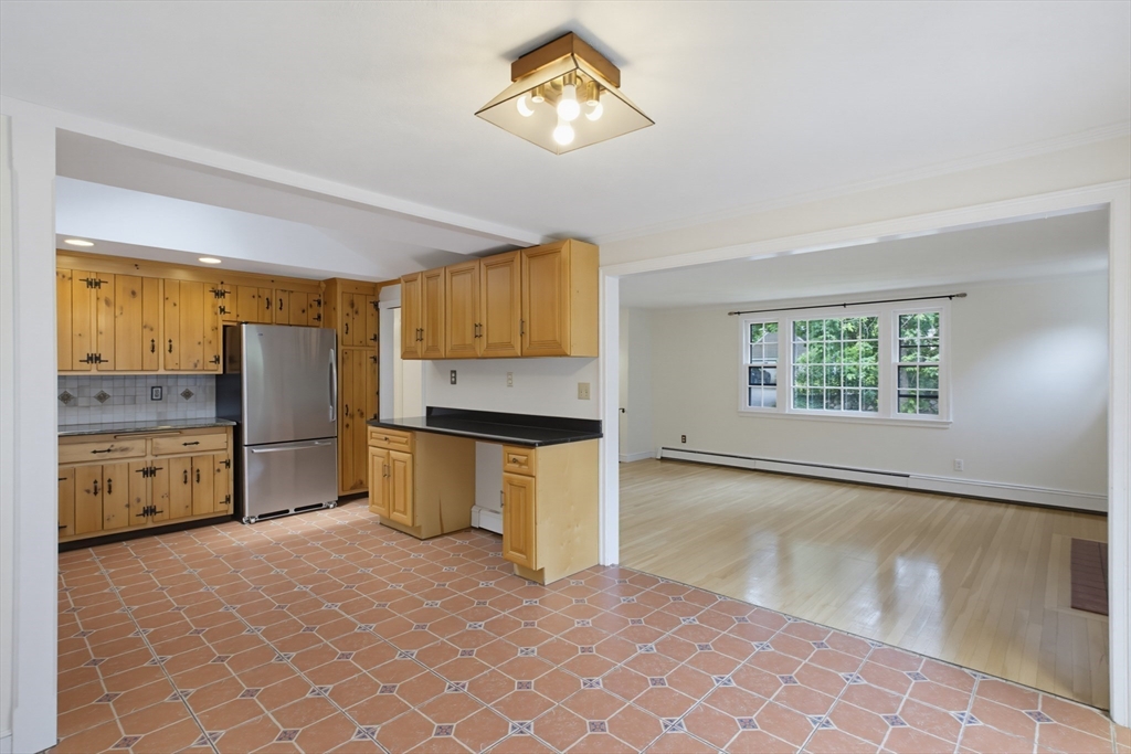 37 Woodbury Rd