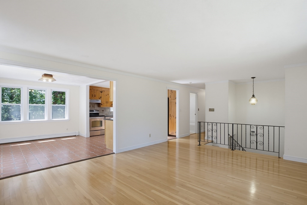 37 Woodbury Rd