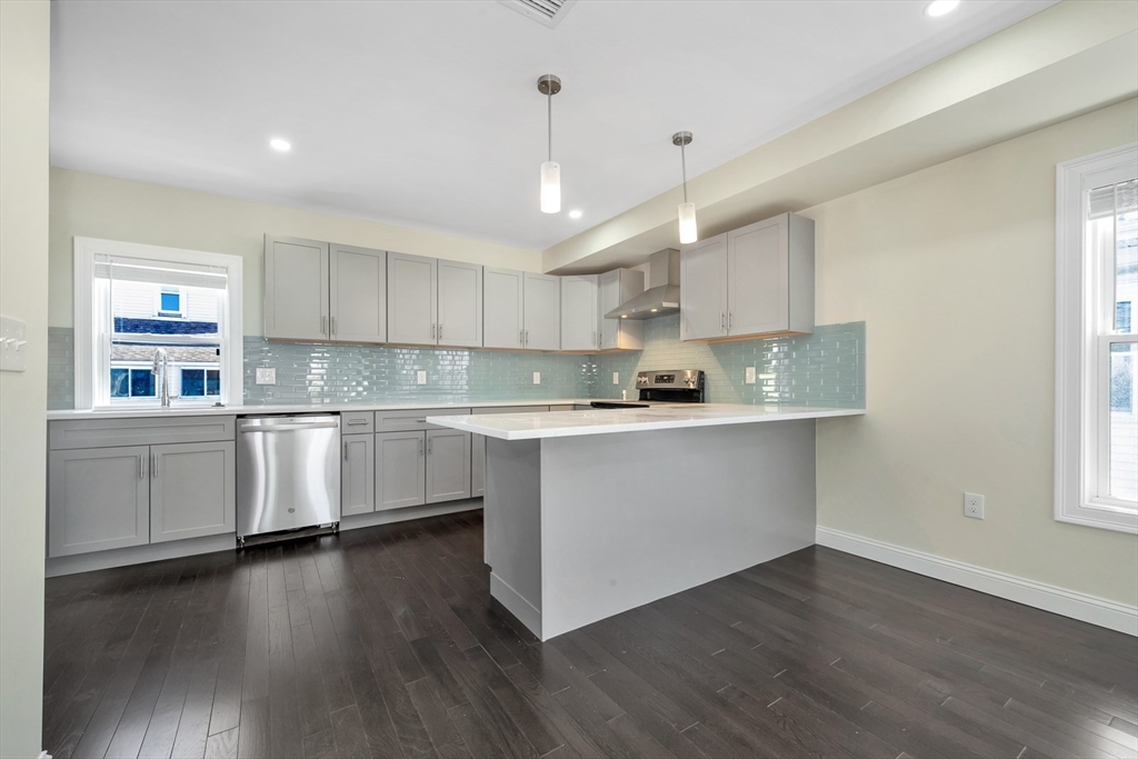Click for 43 Wright Ave #2, Medford, MA slideshow