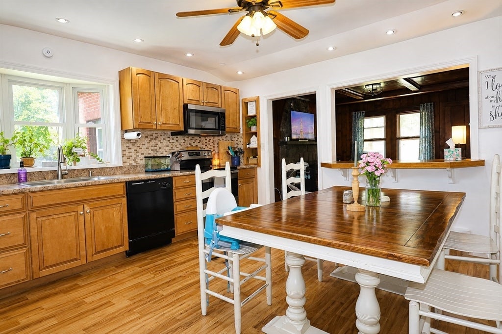 114 Witheridge St, Agawam, MA Photo #3