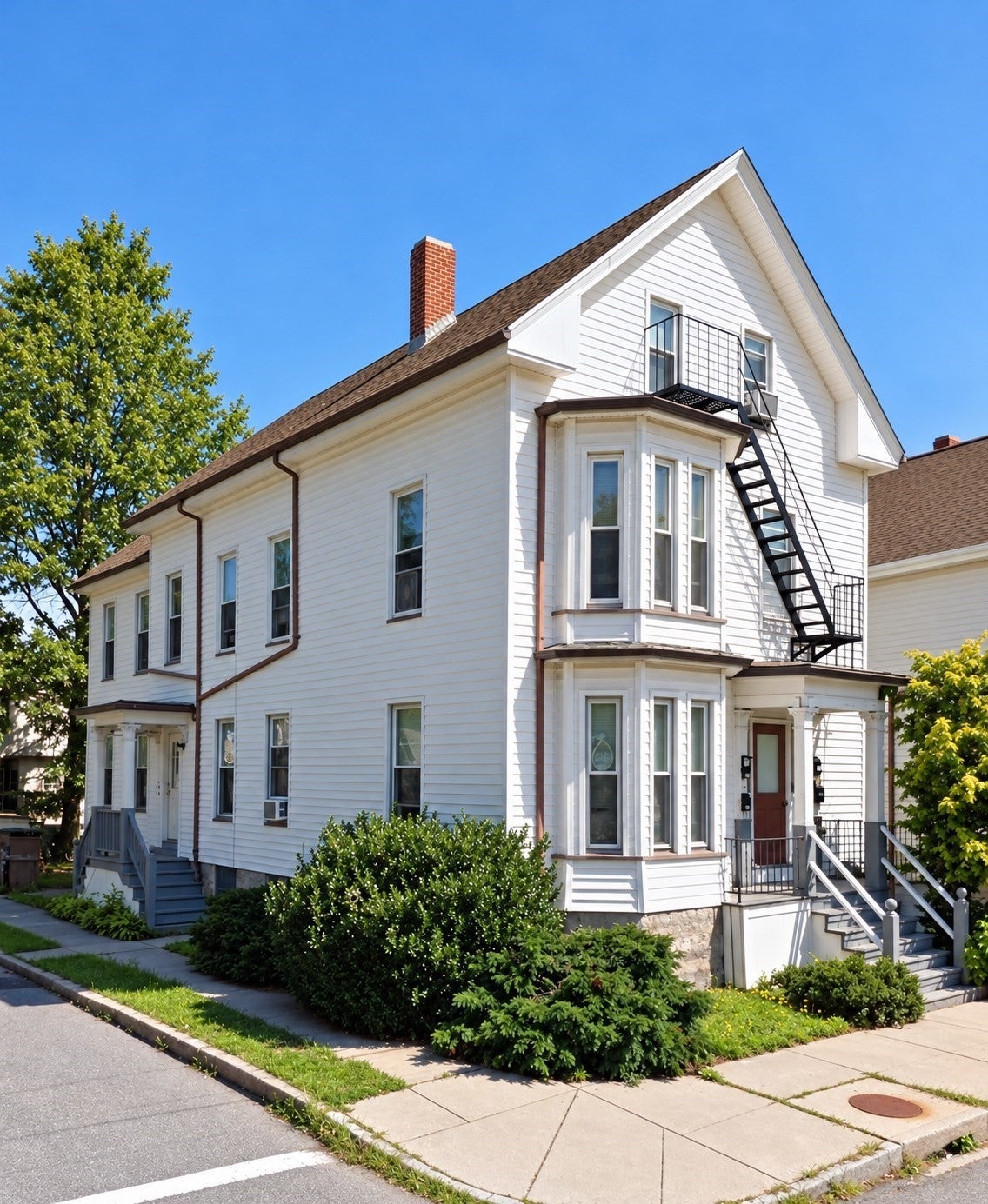 Click for 721 Kempton Street #5, New Bedford, MA slideshow