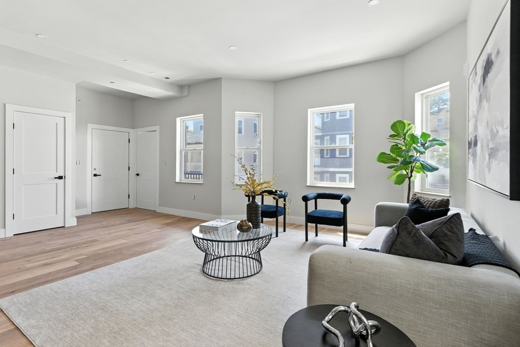 10 Woodford St 3