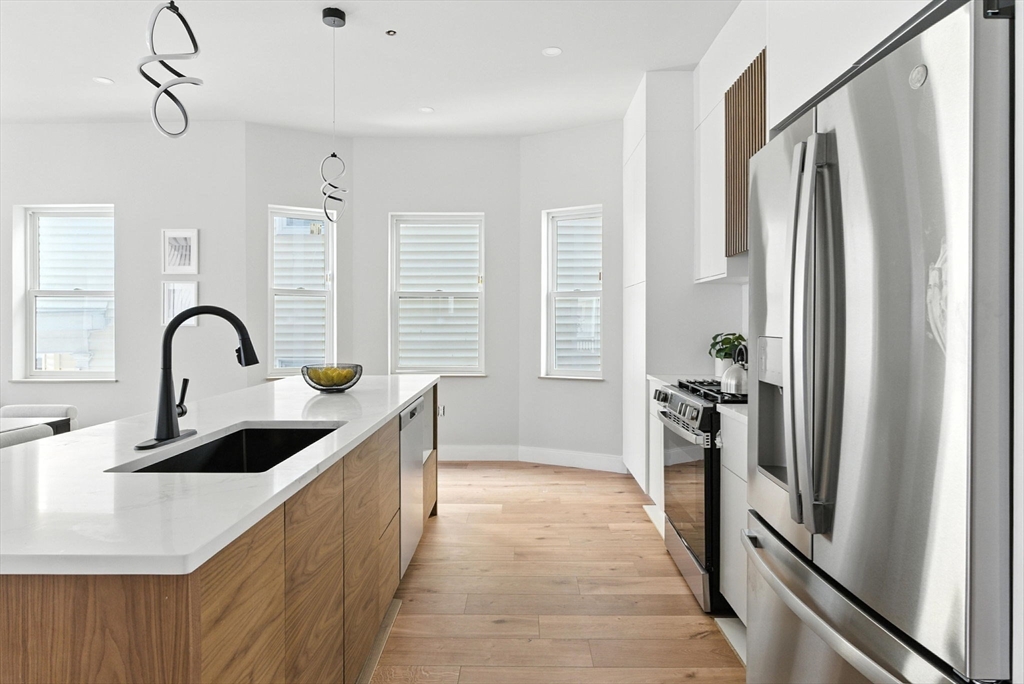 10 Woodford St 3