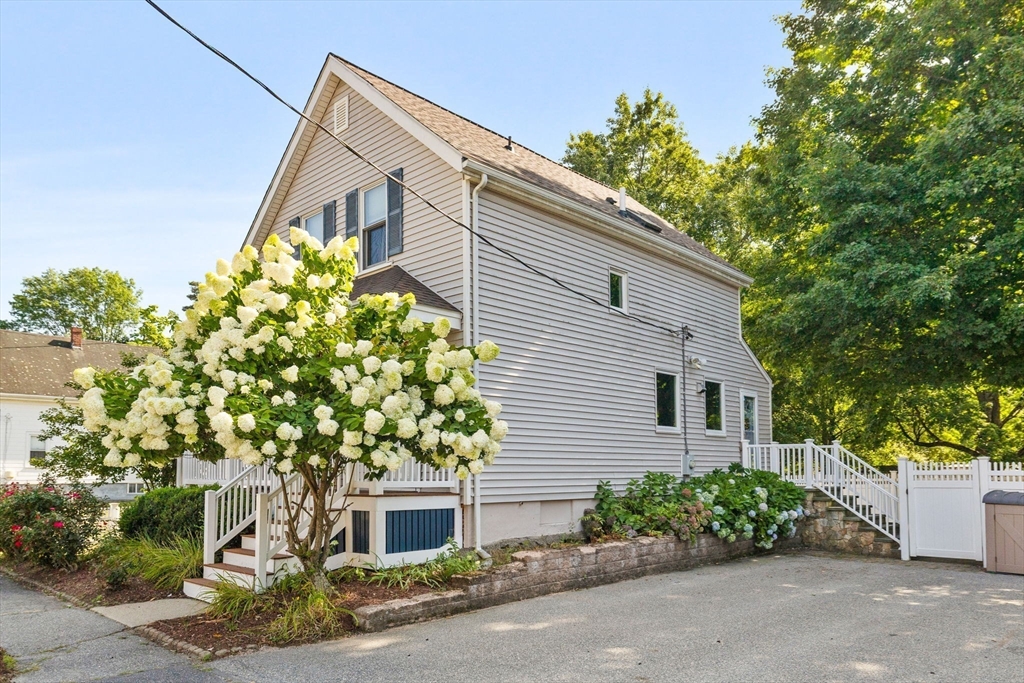 24 Minot St