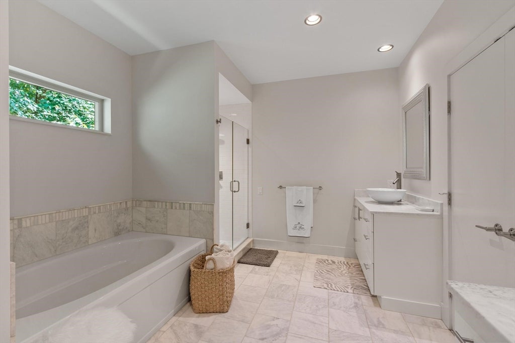 127 Boxwood Lane, Dover, NH, 127 Boxwood Lane, Dover, NH Photo #21