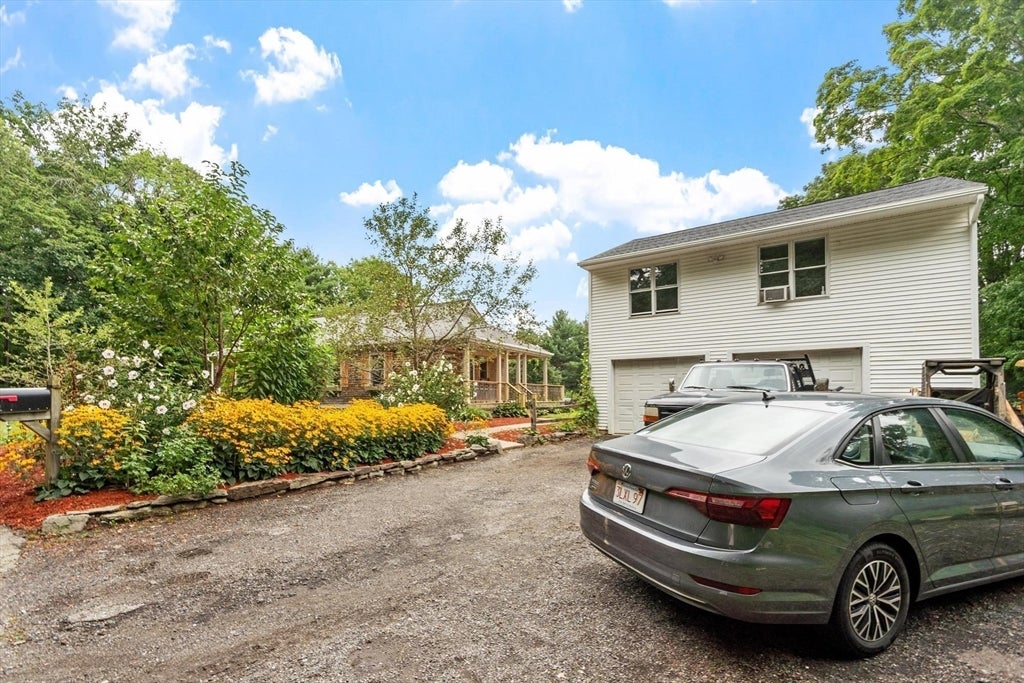 16-18 Curboy Rd, Sturbridge, MA Photo #11