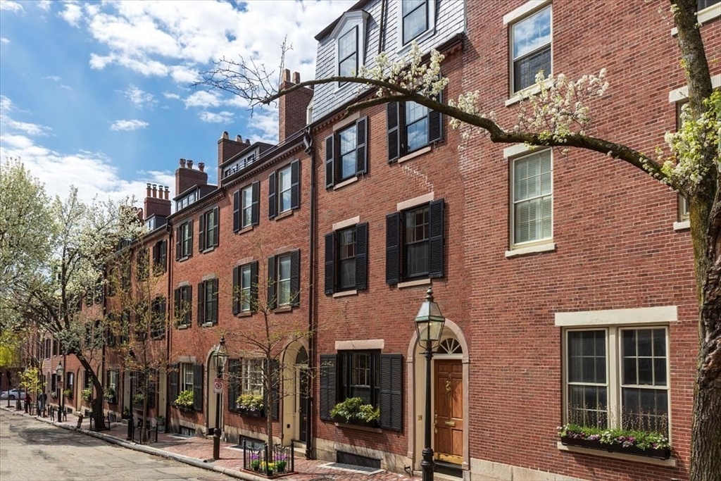 16 W Cedar St