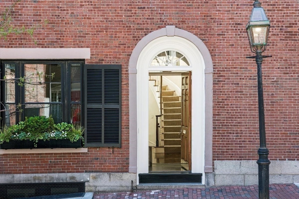 16 W Cedar St