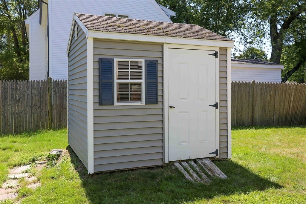 3 Fairview Ave