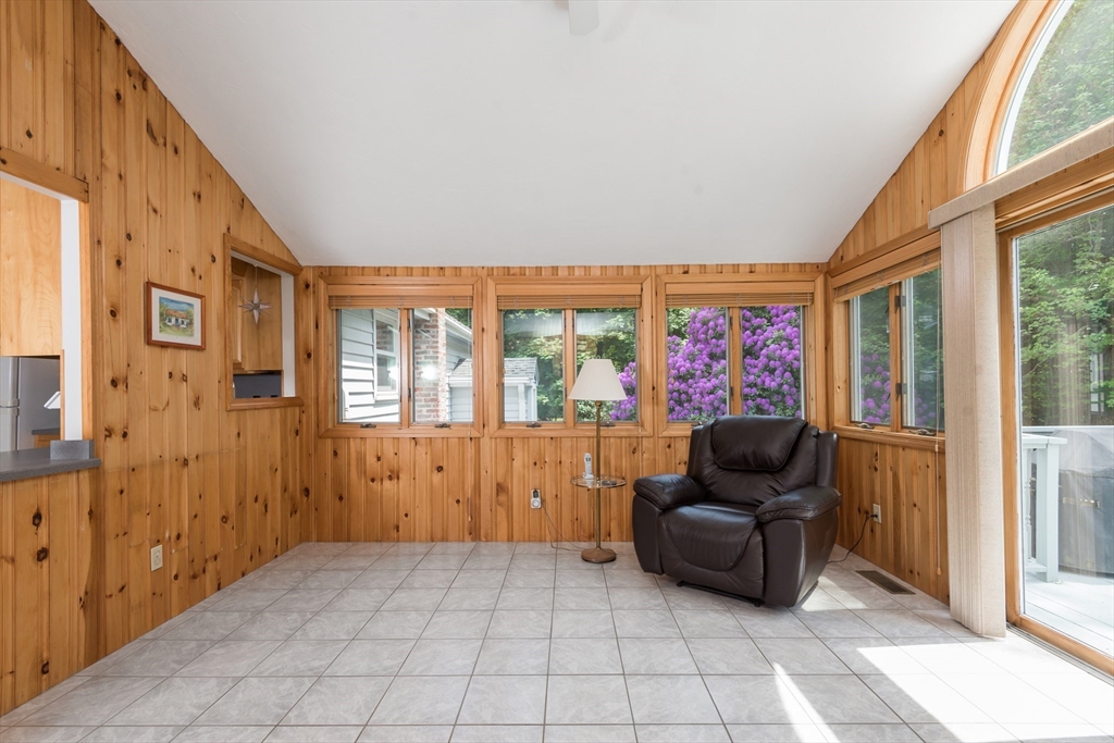 221 Andrew Ln