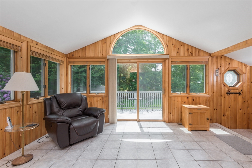 221 Andrew Ln
