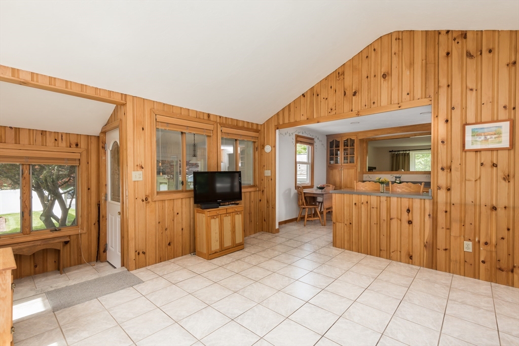 221 Andrew Ln