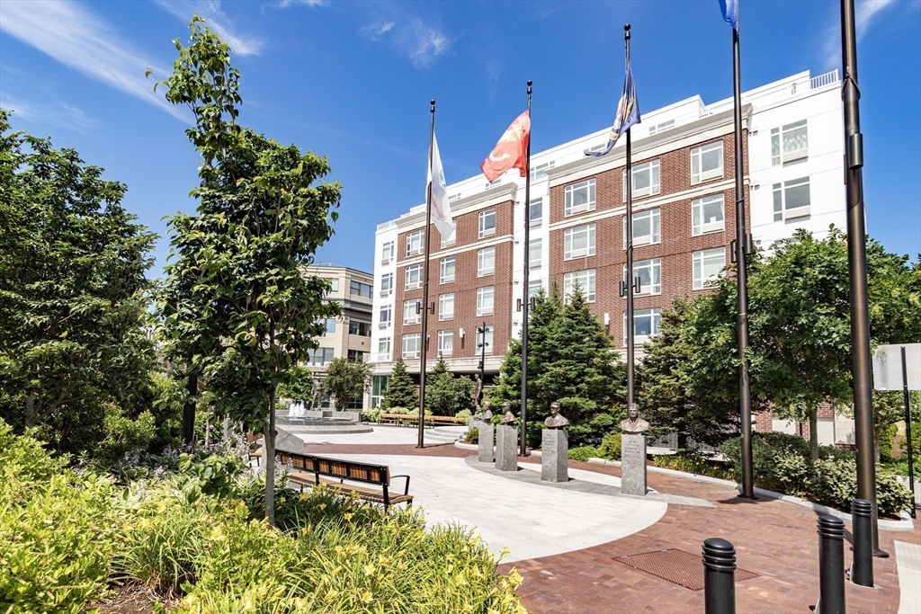 18 Cliveden St 406W