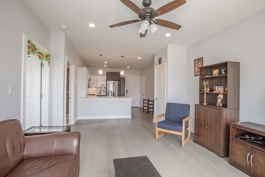 18 Cliveden St 406W