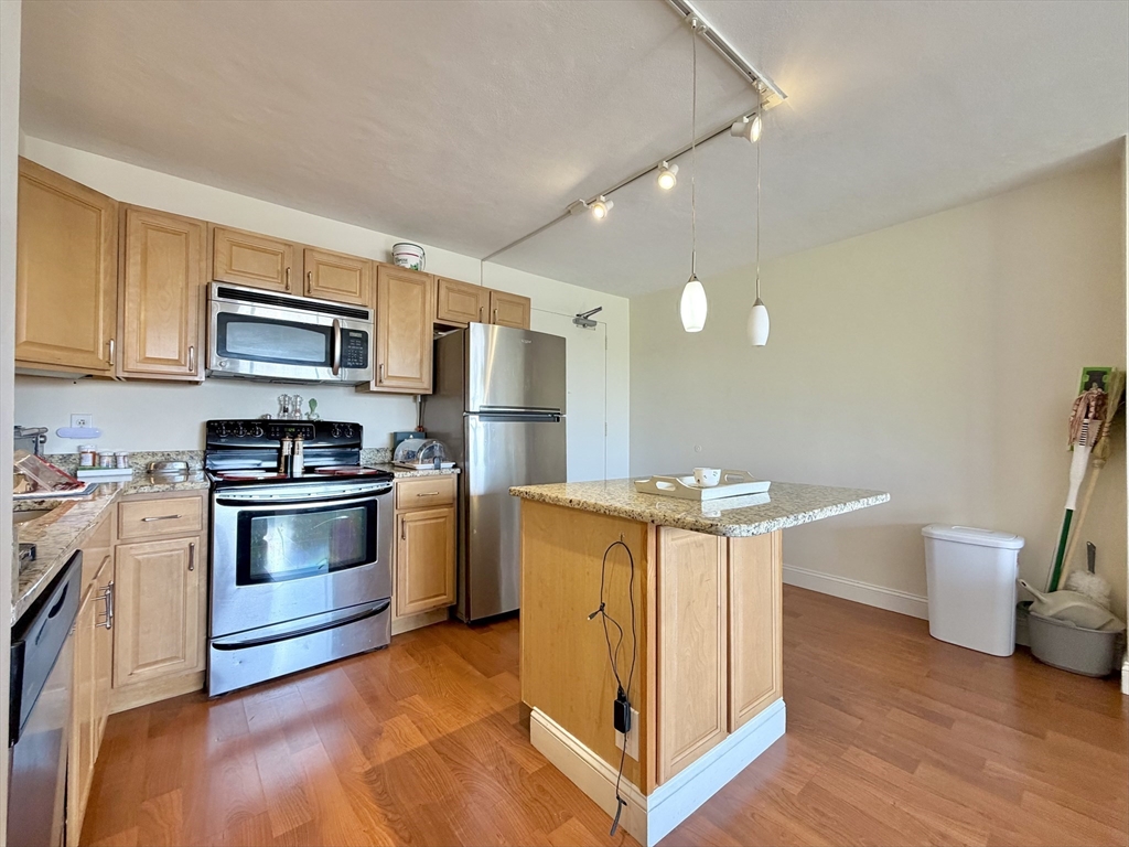 29 Concord Ave 706