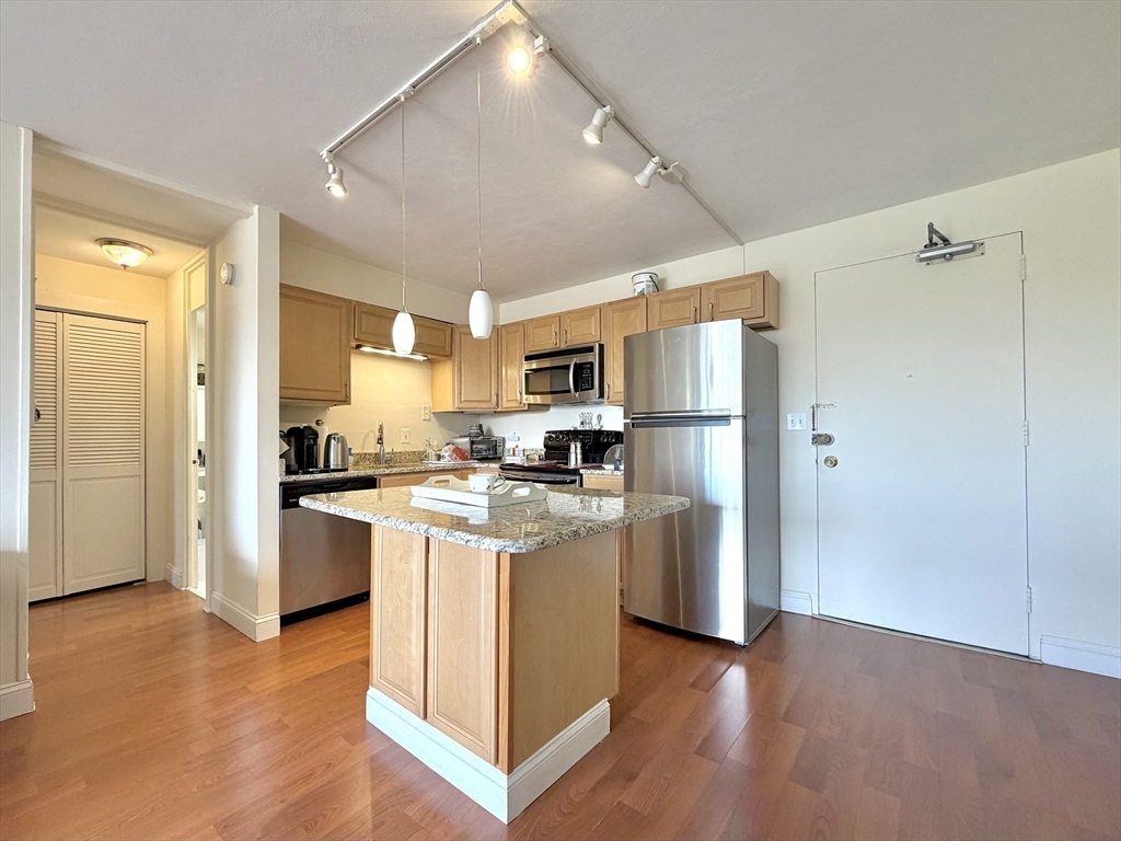 29 Concord Ave 706