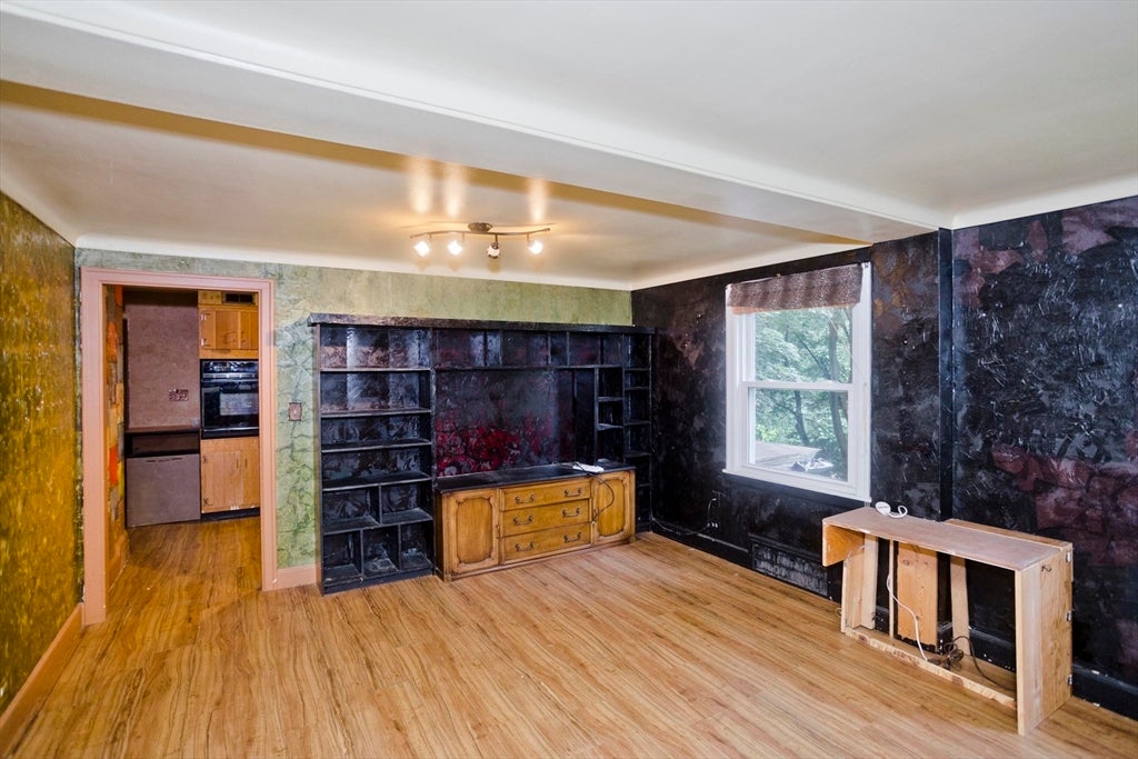 95 Craiwell Ave, West Springfield, MA, 95 Craiwell Ave, West Springfield, MA Photo #5