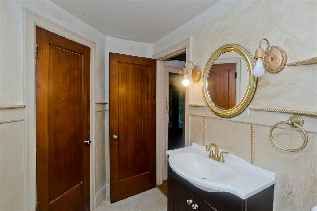 95 Craiwell Ave, West Springfield, MA, 95 Craiwell Ave, West Springfield, MA Photo #14