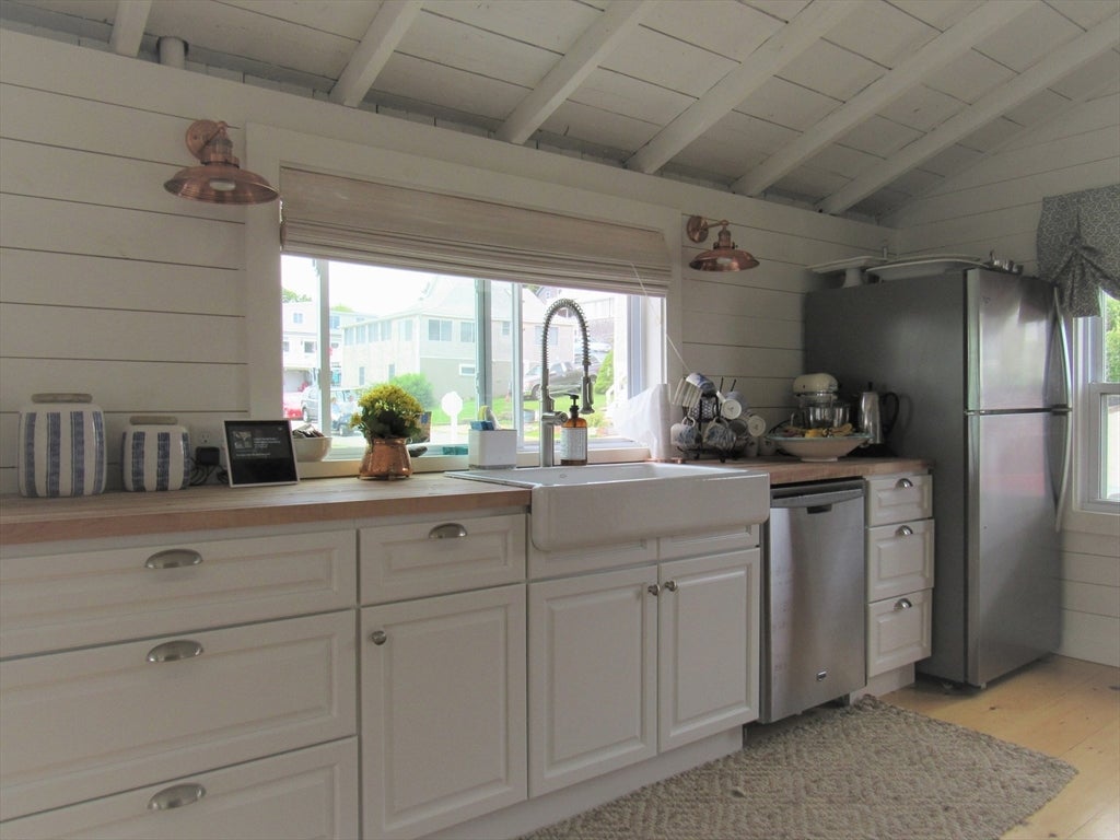 43 Middle Road -