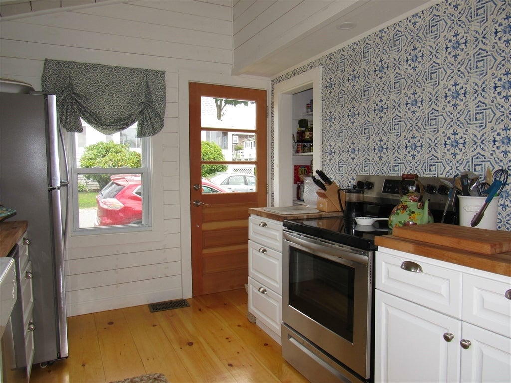 43 Middle Road -