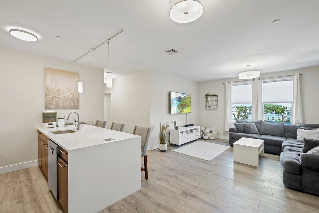 70 Bremen Street 504
