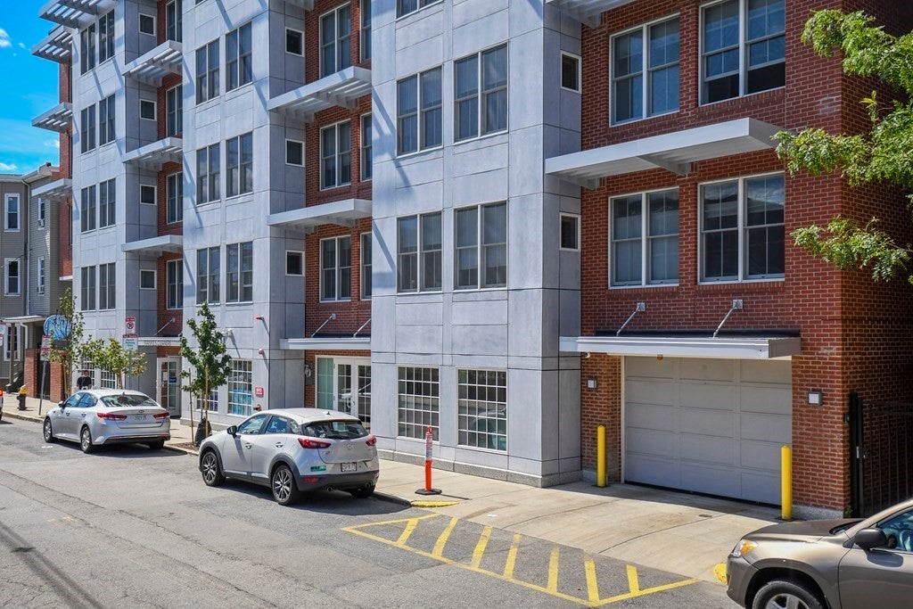 70 Bremen Street 504