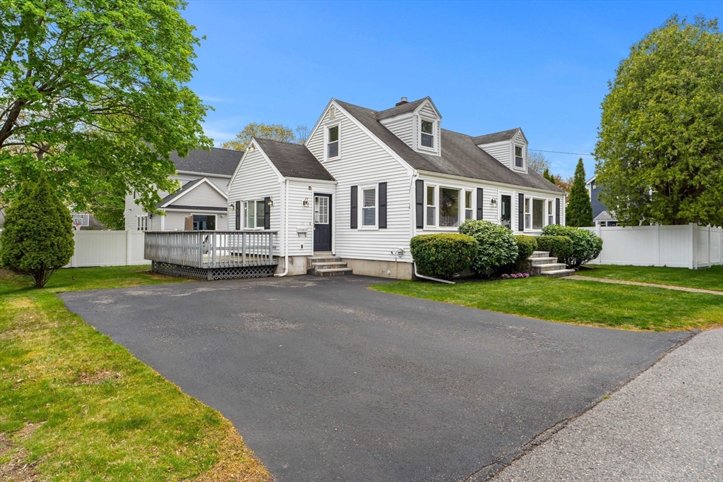 13 Munroe Ave