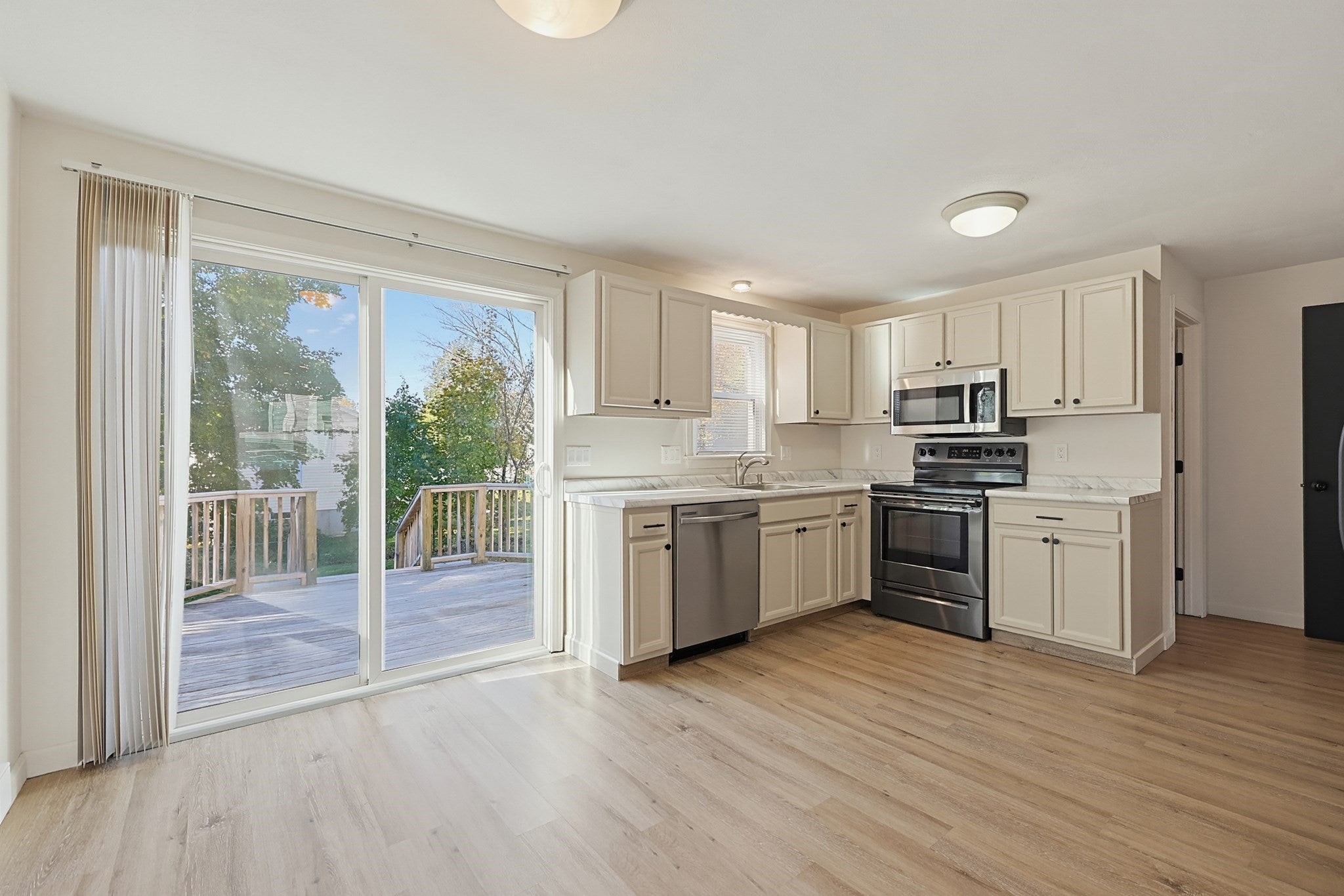 4 Henshaw Ave #4, Attleboro, MA Photo #8