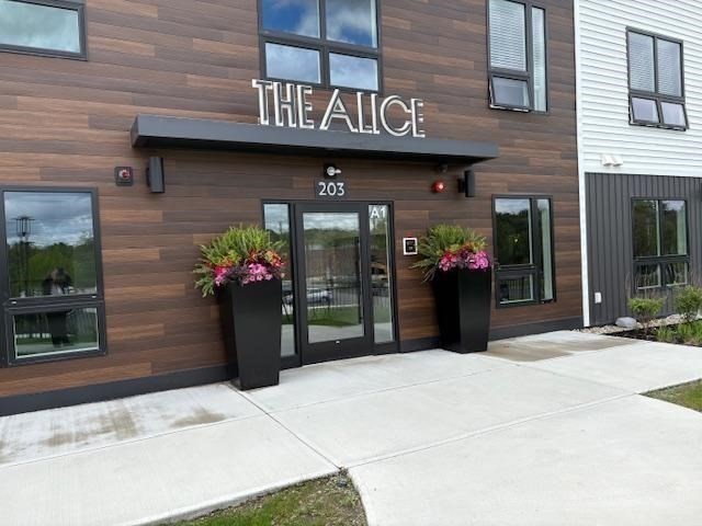 203 Lowell St 115