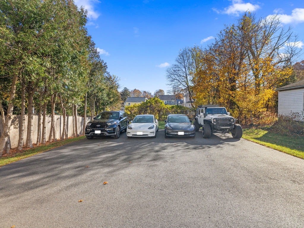 11 Hillview Ave