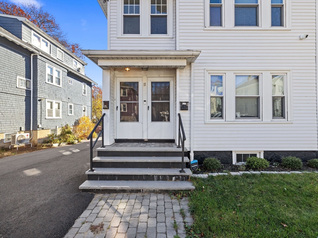 11 Hillview Ave