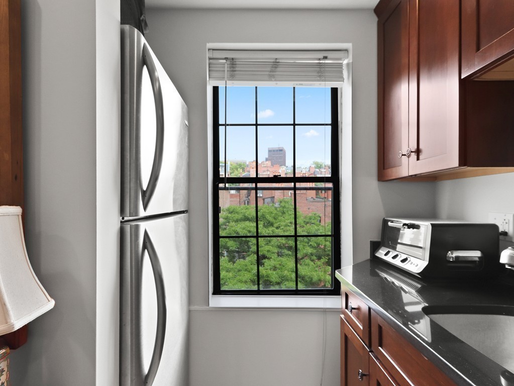 Boston, Massachusetts 02114, United States, 1 Bedroom Bedrooms, ,1 BathroomBathrooms,Residential,Pending,118439