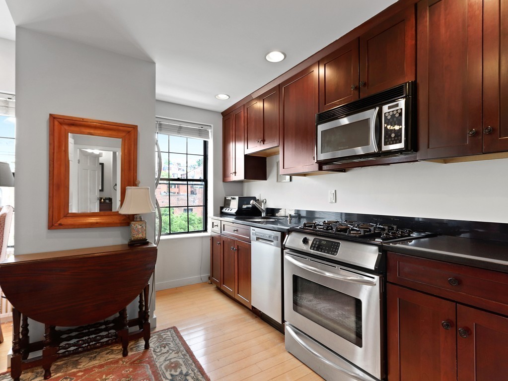 Boston, Massachusetts 02114, United States, 1 Bedroom Bedrooms, ,1 BathroomBathrooms,Residential,Pending,118439