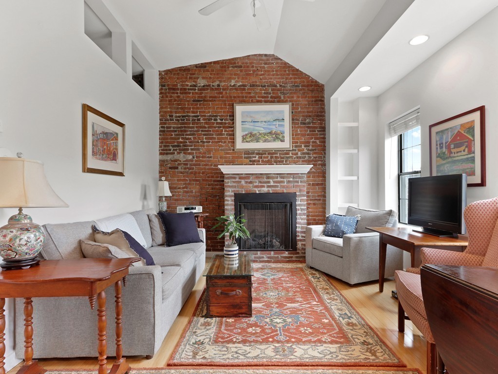 Boston, Massachusetts 02114, United States, 1 Bedroom Bedrooms, ,1 BathroomBathrooms,Residential,Pending,118439