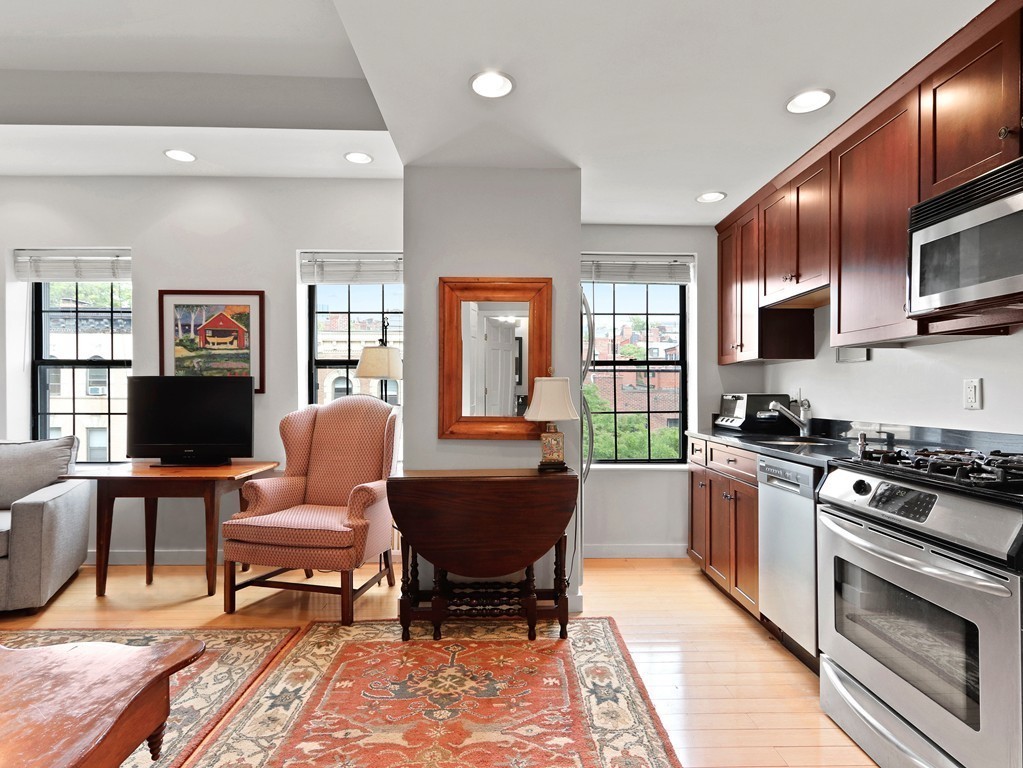 Boston, Massachusetts 02114, United States, 1 Bedroom Bedrooms, ,1 BathroomBathrooms,Residential,Pending,118439