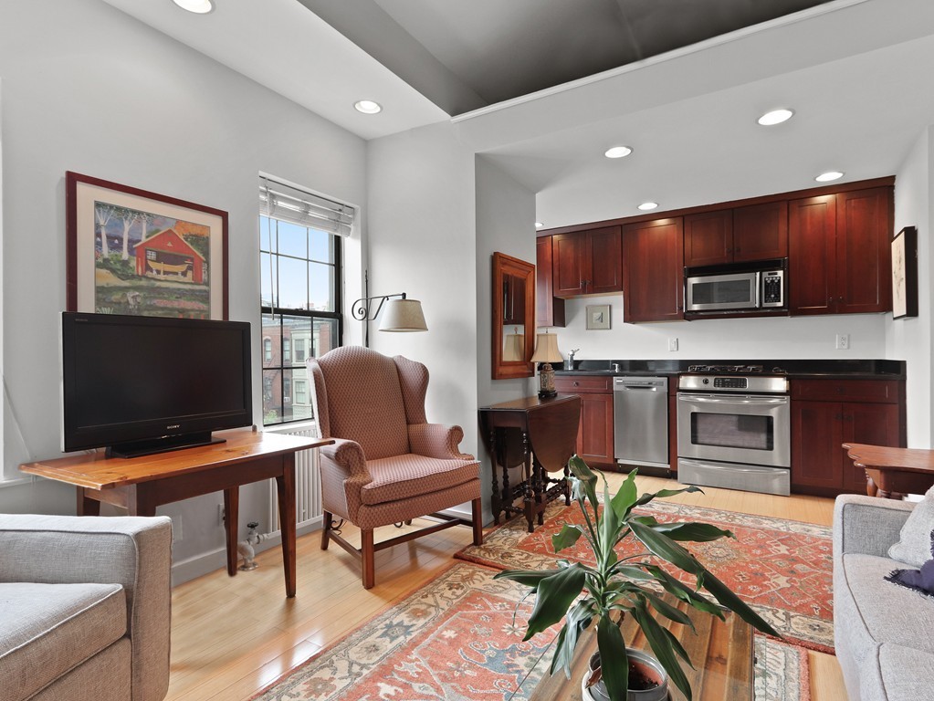 Boston, Massachusetts 02114, United States, 1 Bedroom Bedrooms, ,1 BathroomBathrooms,Residential,Pending,118439