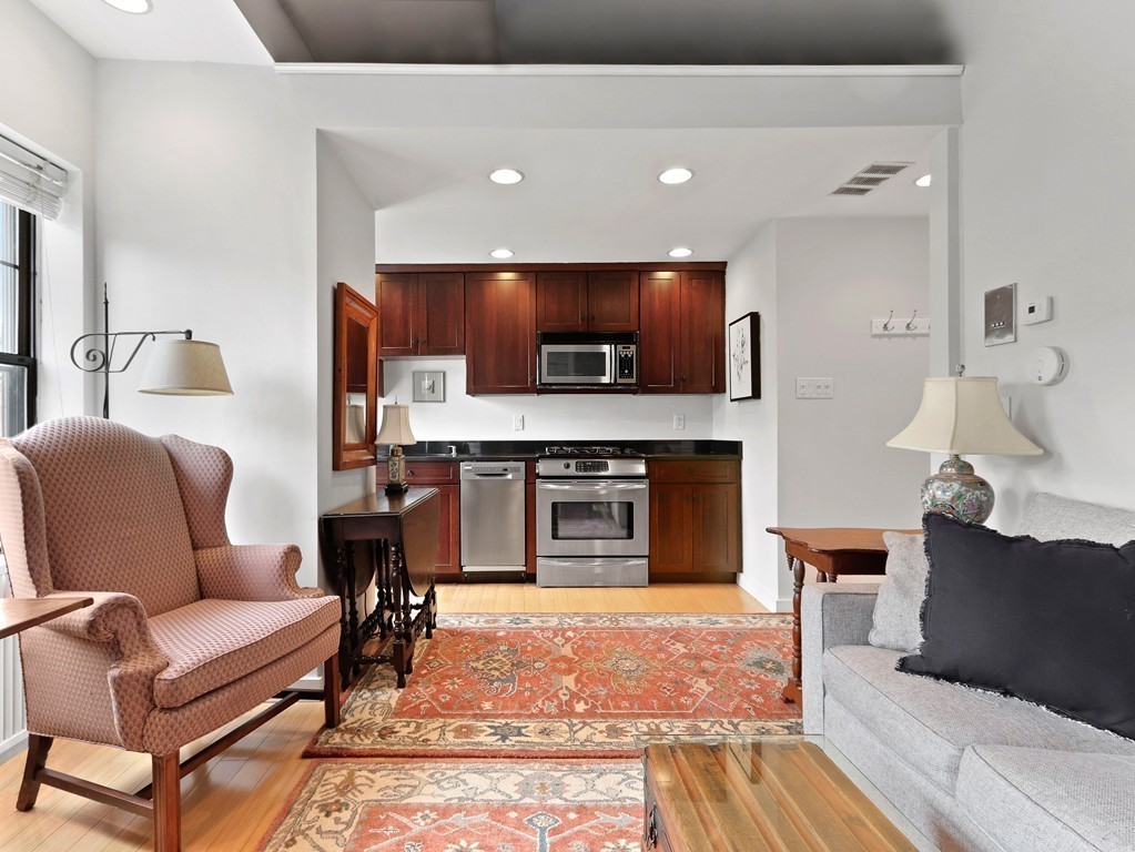 Boston, Massachusetts 02114, United States, 1 Bedroom Bedrooms, ,1 BathroomBathrooms,Residential,Pending,118439