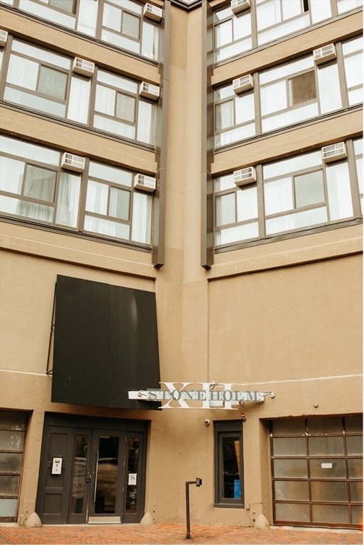 12 Stoneholm St