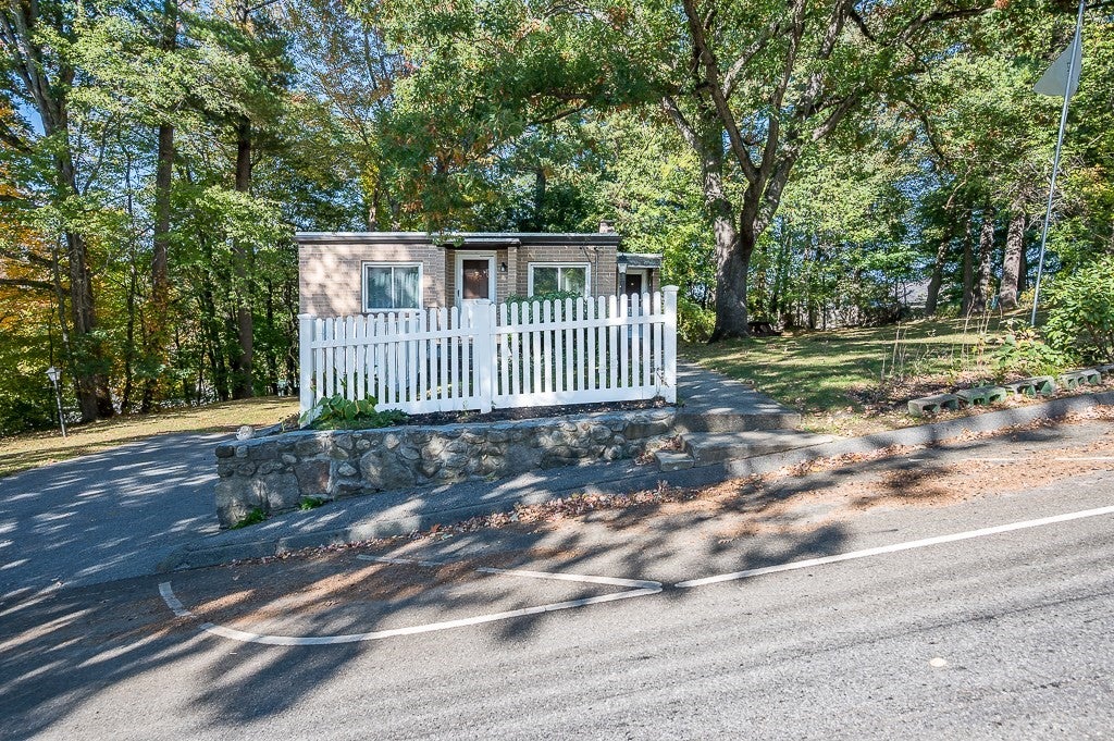 32 Tyson Rd